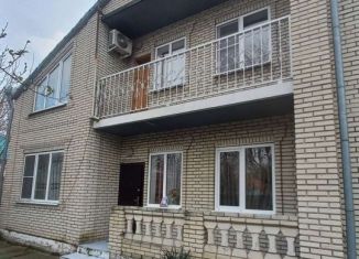 Продам дом, 211 м2, Курганинск, площадь имени Клары Лучко