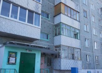 Трехкомнатная квартира на продажу, 61 м2, рабочий посёлок Кормиловка, улица Ленина, 109