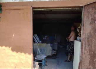 Продам гараж, 24 м2, посёлок городского типа Октябрьское, улица Цурцумия