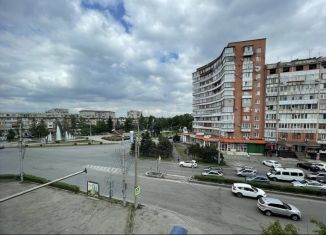 Продается 2-ком. квартира, 45 м2, Владикавказ, проспект Коста, 3-й микрорайон