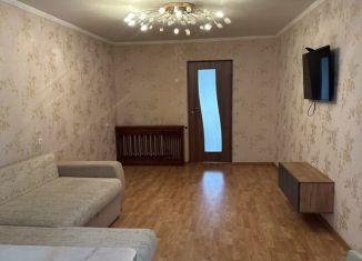 Сдача в аренду двухкомнатной квартиры, 85 м2, Симферополь, улица Толстого, 6, Железнодорожный район