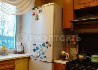 Продаю 4-комнатную квартиру, 62.2 м2, Мурманск, улица Юрия Гагарина, 47к1