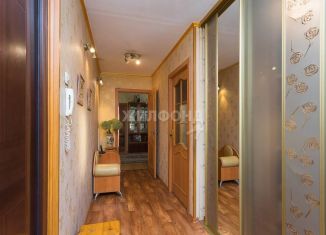 Продаю четырехкомнатную квартиру, 73.5 м2, Новосибирск, улица Доватора, 25, метро Берёзовая роща