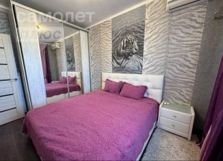 Продается 3-комнатная квартира, 63 м2, Астраханская область, улица Бориса Алексеева, 63