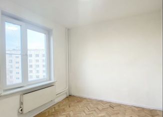 Продам 3-ком. квартиру, 50 м2, Москва, улица Кухмистерова, 3к2, метро Печатники