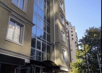 Продам 3-ком. квартиру, 56 м2, Сочи, улица Цюрупы, 4Б, микрорайон Новый Сочи