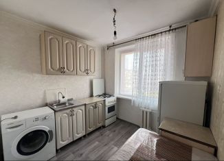 Сдается в аренду двухкомнатная квартира, 40 м2, Грозный, улица У.А. Садаева, 7, 1-й микрорайон