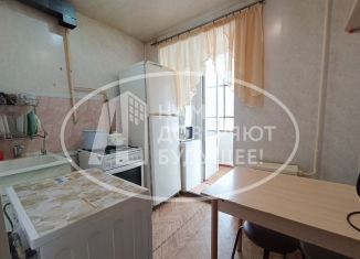 Продажа 2-ком. квартиры, 46 м2, Чернушка, Коммунистическая улица, 37