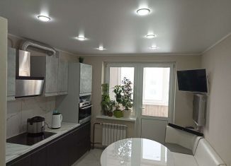 Продается 2-ком. квартира, 62.2 м2, посёлок городского типа Петра Дубрава, ЖК Земляничный, улица Строителей, 5