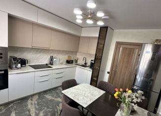 Продаю трехкомнатную квартиру, 85 м2, Тюмень, улица 50 лет Октября, 74к2