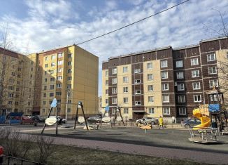 Продам 5-ком. квартиру, 119 м2, Гатчина, бульвар Авиаторов, 3