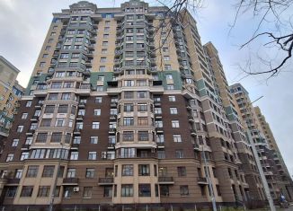 Продам 2-ком. квартиру, 64.7 м2, Химки, улица Германа Титова, 1