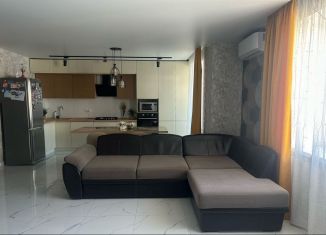 Продаю четырехкомнатную квартиру, 91.8 м2, Цивильск, улица Строителей, 8