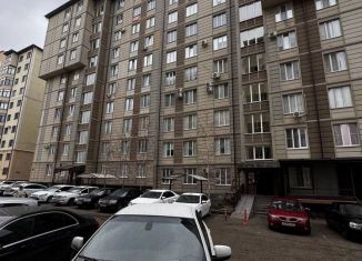 Продаю 3-комнатную квартиру, 105 м2, Нальчик, район Хладокомбинат, улица Шарданова, 46В