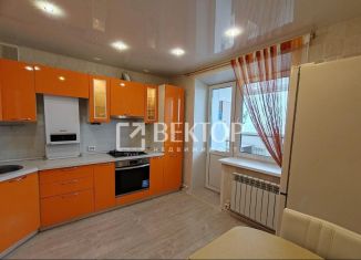 Продается 2-ком. квартира, 60 м2, Кострома, Заволжский район, улица Евгения Ермакова, 7