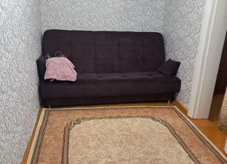 Сдается двухкомнатная квартира, 50 м2, Махачкала, улица Гамзата Цадасы, 52