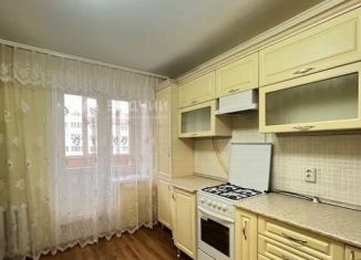 Сдам 1-ком. квартиру, 36 м2, Чебоксары, Ярмарочная улица, 11