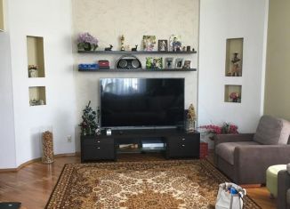 Сдам 2-ком. квартиру, 90 м2, Оренбург, улица Маршала Жукова, 3, ЖК Башни Форштадта