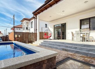 Сдаю в аренду дом, 200 м2, Геленджик, улица Тоцкого, 6Б