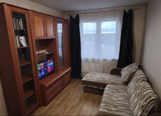 Сдаю 1-ком. квартиру, 32 м2, Тихвин, улица Ярослава Иванова