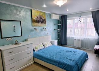 Сдается в аренду 3-комнатная квартира, 70 м2, Сочи, улица Роз, 14, микрорайон Центральный