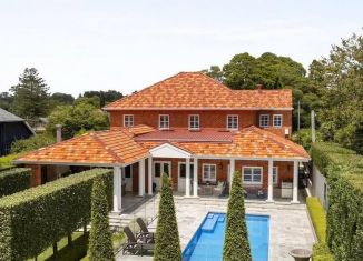 Продаю дом, 140 м2, посёлок городского типа Красная Поляна, улица Защитников Кавказа, 65/4А