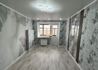 Продаю двухкомнатную квартиру, 43.8 м2, Новотроицк, Советская улица, 142