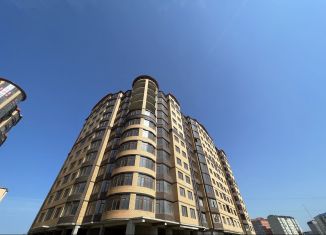 Продаю трехкомнатную квартиру, 98 м2, Каспийск, ЖК Family, Кавказская улица, 31А