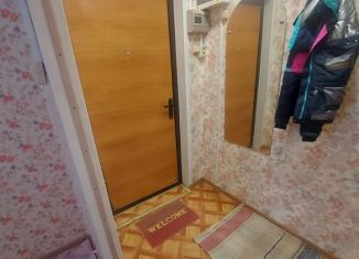 Продаю двухкомнатную квартиру, 42 м2, Камбарка, улица 136-я Военная база, 14