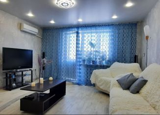 Продается 4-комнатная квартира, 73.8 м2, поселок городского типа Зеленогорский, Центральная улица