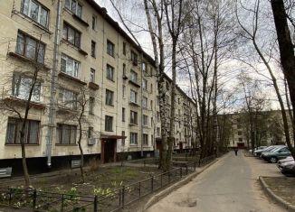 Продается трехкомнатная квартира, 40.8 м2, Санкт-Петербург, улица Зины Портновой, 38, метро Ленинский проспект