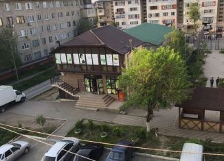 Продаю двухкомнатную квартиру, 68 м2, город Кизилюрт, улица Гамзата Цадаса, 96