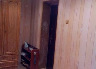 Продается трехкомнатная квартира, 56 м2, поселок городского типа Каменка, улица Дружбы, 1