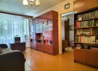 Сдается двухкомнатная квартира, 45 м2, Калужская область, улица Гурьянова, 7