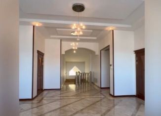Продается многокомнатная квартира, 520 м2, Нальчик, улица Карашаева, 5, район Горная