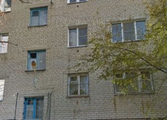 Продается трехкомнатная квартира, 55 м2, Волгоград, улица Курчатова, 14, Кировский район