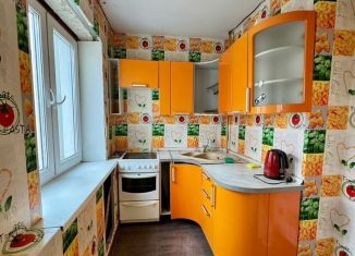 Продаю трехкомнатную квартиру, 58.6 м2, Ломоносов, Швейцарская улица