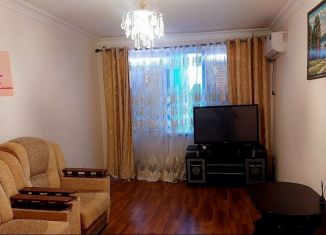 Сдаю в аренду 2-ком. квартиру, 46 м2, Грозный, улица У.А. Садаева, 1, 1-й микрорайон