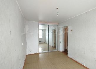 Продается 2-комнатная квартира, 40.3 м2, Тюмень, улица Молодогвардейцев, 81, Калининский округ