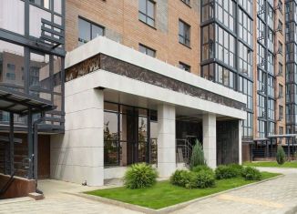 Продаю 3-ком. квартиру, 81 м2, Майкоп, улица Олега Цокова, 2