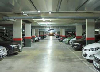 Сдам в аренду машиноместо, 18 м2, Нижний Новгород, улица Родионова, 165А