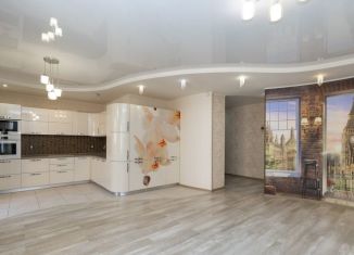 Продаю 3-ком. квартиру, 107 м2, Благовещенск, улица Калинина, 1