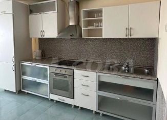 Сдам трехкомнатную квартиру, 120 м2, Тобольск, 10-й микрорайон, 46