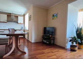 Сдам трехкомнатную квартиру, 80 м2, Свердловская область, улица Курчатова, 15