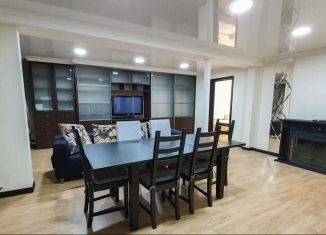 Продаю 4-ком. квартиру, 110 м2, Мурманская область, улица Свердлова, 40к5