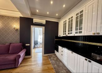 Продаю трехкомнатную квартиру, 50 м2, Сочи, улица Цюрупы, 4Б, микрорайон Новый Сочи