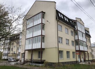 Продажа 2-ком. квартиры, 65.5 м2, Калязин, улица Коминтерна, 45