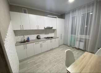 Сдам 1-комнатную квартиру, 35 м2, Невинномысск, улица Калинина, 220