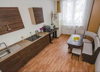 Продажа 2-ком. квартиры, 60 м2, Екатеринбург, Хрустальногорская улица, 84, ЖК Хрустальногорский