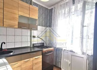 Сдается двухкомнатная квартира, 51 м2, Старый Оскол, микрорайон Горняк, 20